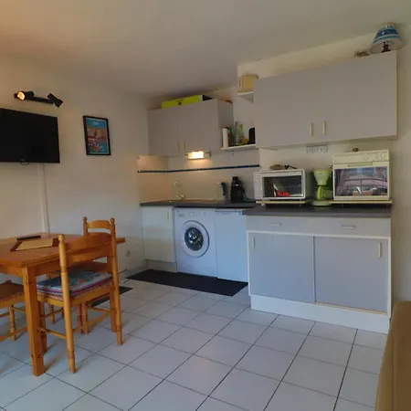 Apartment Spacieux T2 Avec Terrasse Et Vue Sur - Fr-1-472a-307 *